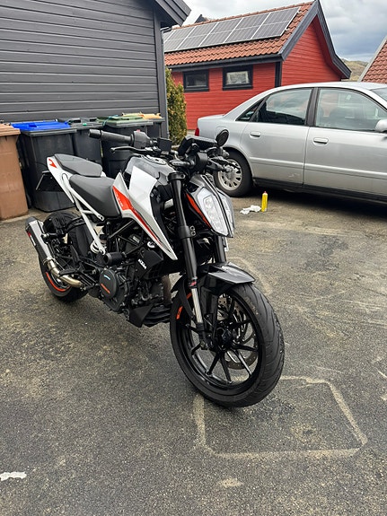 KTM 390 Duke 2 of 5