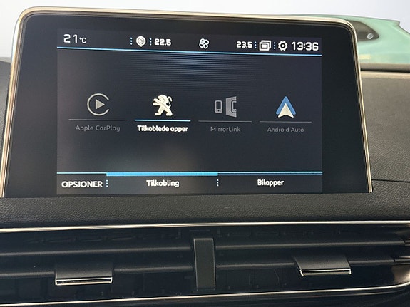 Berøringsskjerm med Apple CarPlay og Android Auto-tilkobling.