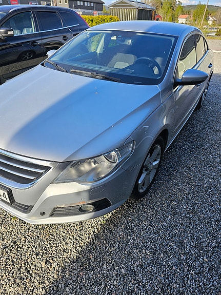 Volkswagen Passat CC 2 of 9