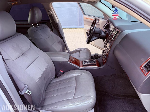 Chrysler 300C 23 of 30