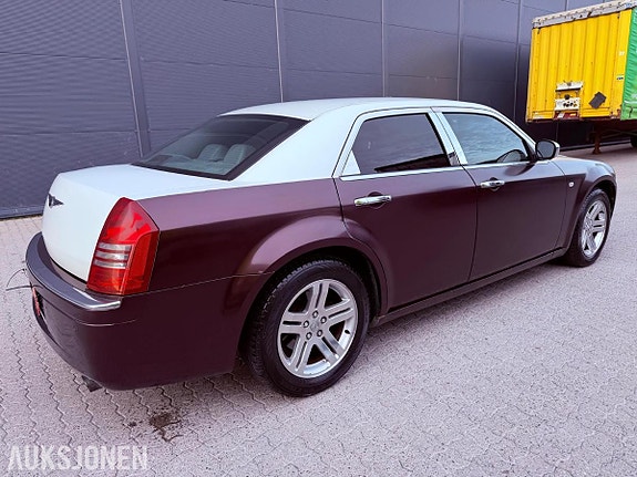 Chrysler 300C 10 of 30
