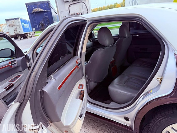 Chrysler 300C 18 of 30