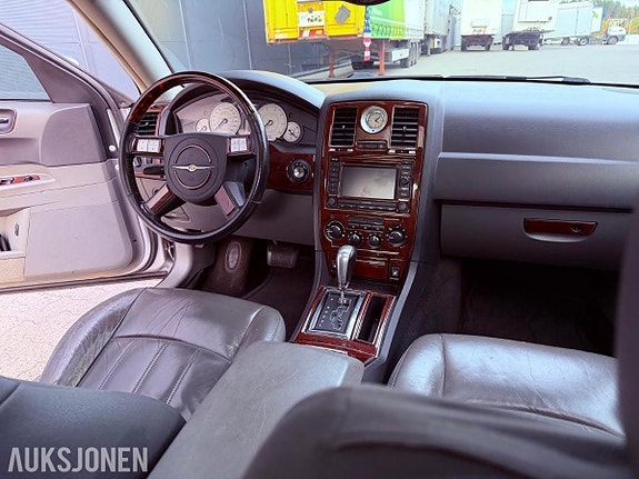 Chrysler 300C 21 of 30