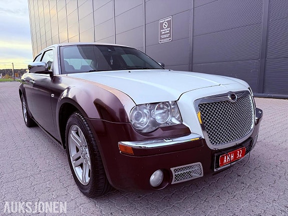 Chrysler 300C 4 of 30