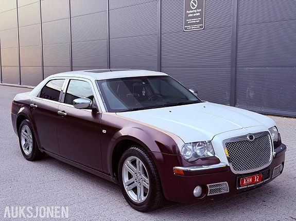 Chrysler 300C 7 of 30