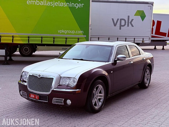 Chrysler 300C 3 of 5