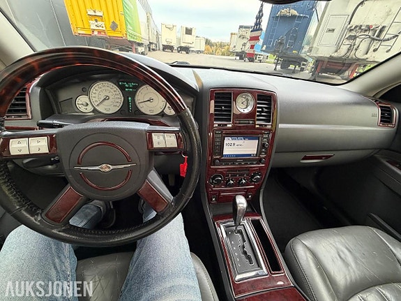 Chrysler 300C 26 of 30