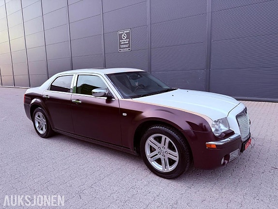 Chrysler 300C 6 of 30