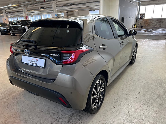 Toyota Yaris 5 of 25