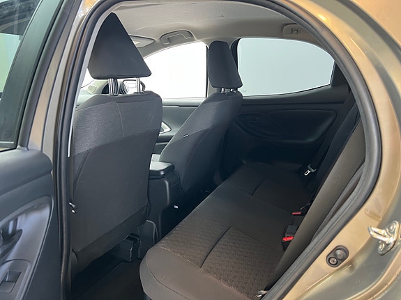 Toyota Yaris 19 of 25