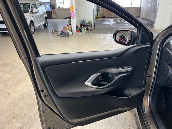 Toyota Yaris 18 of 25