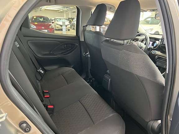 Toyota Yaris 21 of 25