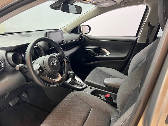 Toyota Yaris 8 of 25