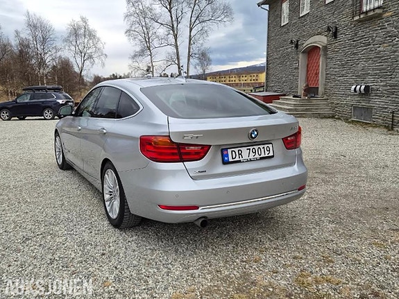 BMW 320i 5 of 20