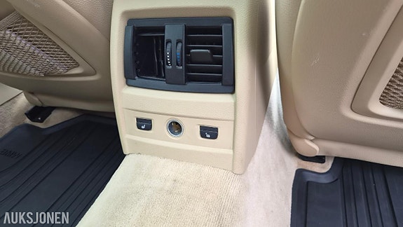 BMW 320i 14 of 20
