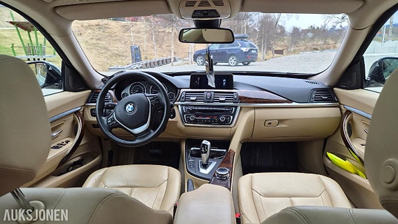 BMW 320i 13 of 20