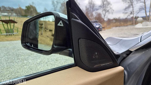 BMW 320i 17 of 20