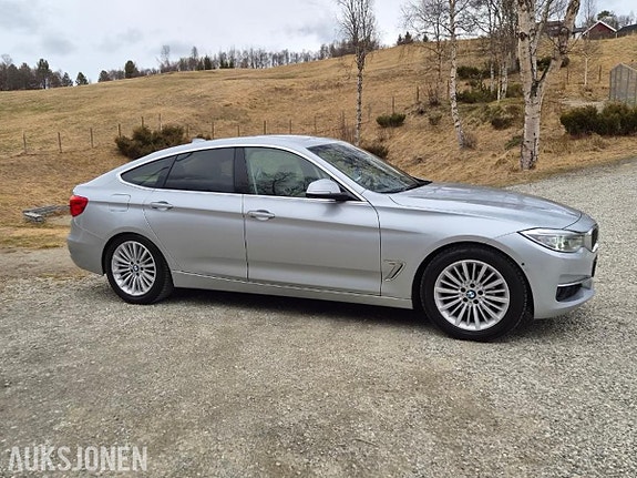 BMW 320i 3 of 20