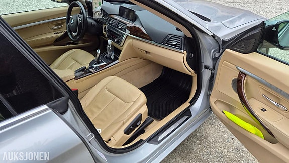 BMW 320i 12 of 20