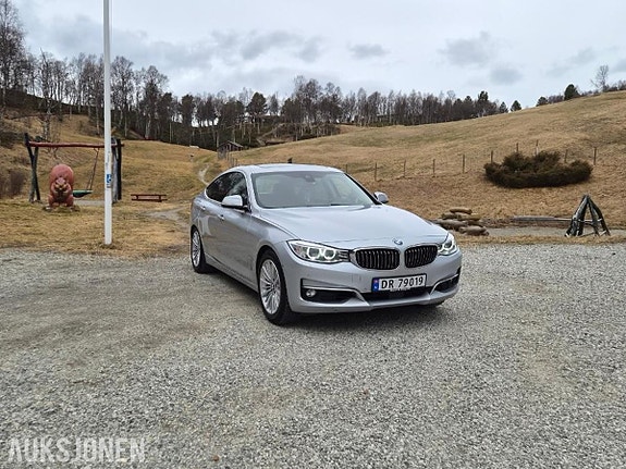 BMW 320i 2 of 20