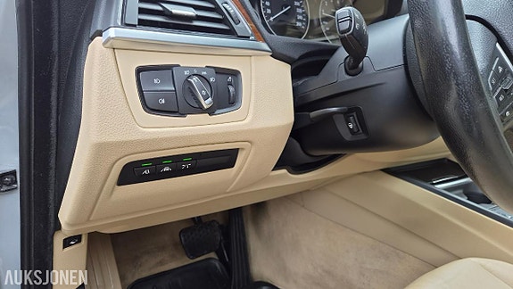 BMW 320i 15 of 20