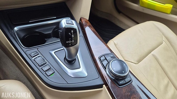 BMW 320i 20 of 20