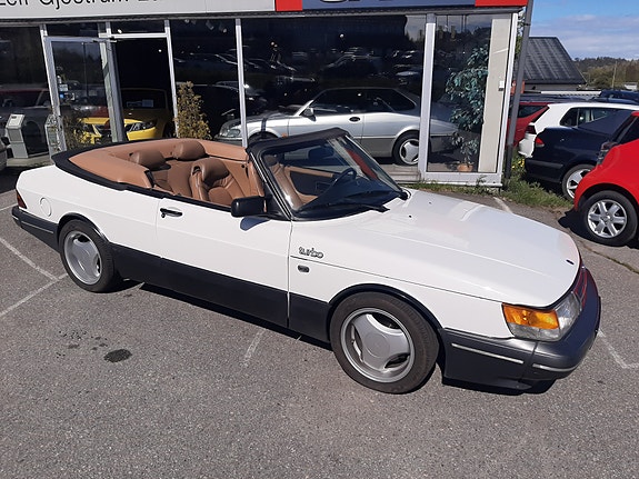 Saab 900 2 of 5