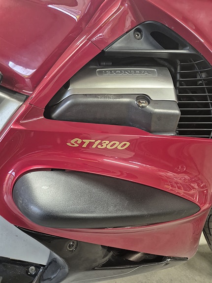 Honda ST 1300 Pan European 17 of 24