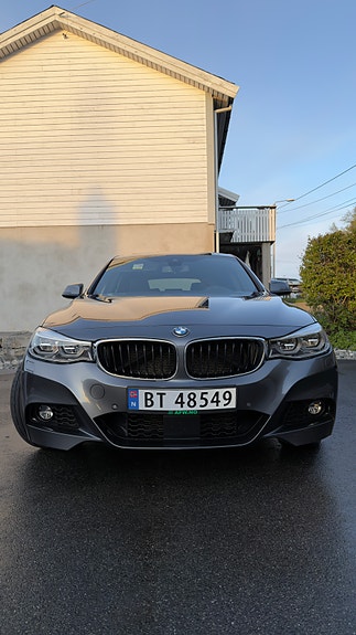 BMW 330i 4 of 5