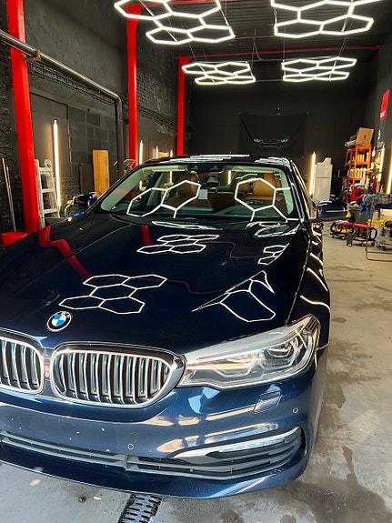 BMW 530e 2 of 30