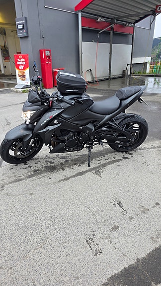 Suzuki GSX-S 1000 3 of 5