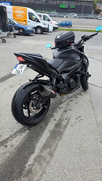Suzuki GSX-S 1000 4 of 5