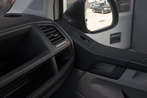 Volkswagen Transporter 13 of 27