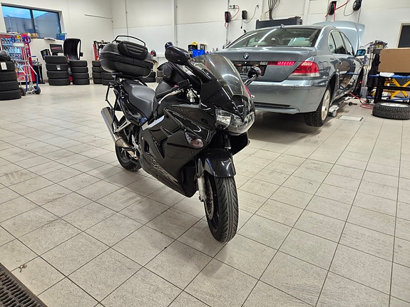 Honda VFR 800 2 of 5
