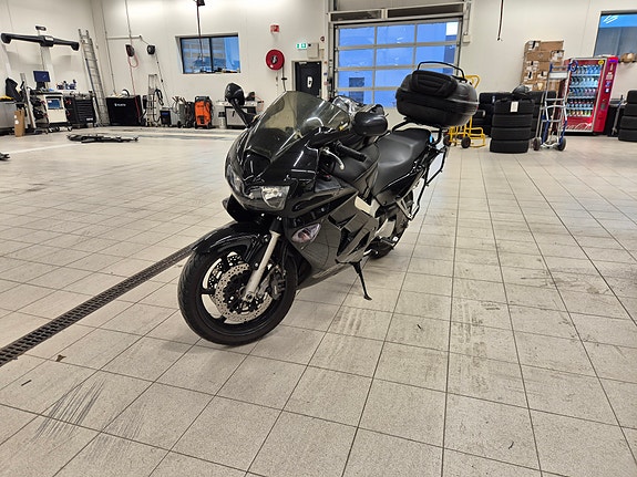 Honda VFR 800 3 of 5
