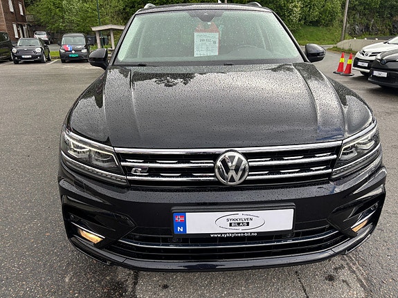 Volkswagen Tiguan 2 of 5