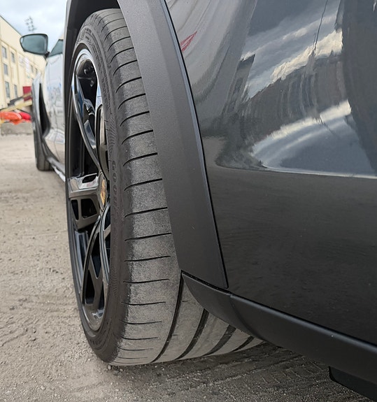 Porsche Taycan 18 of 30