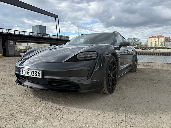Porsche Taycan 7 of 30