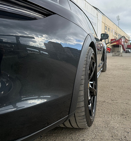 Porsche Taycan 16 of 30
