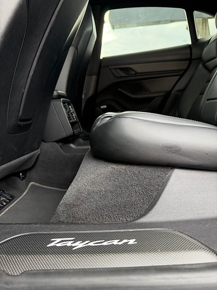 Porsche Taycan 29 of 30