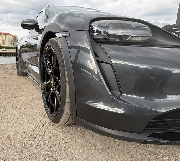 Porsche Taycan 5 of 5