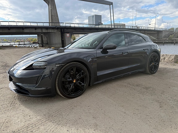 Porsche Taycan 9 of 30
