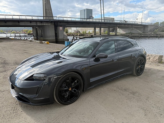 Porsche Taycan 8 of 30