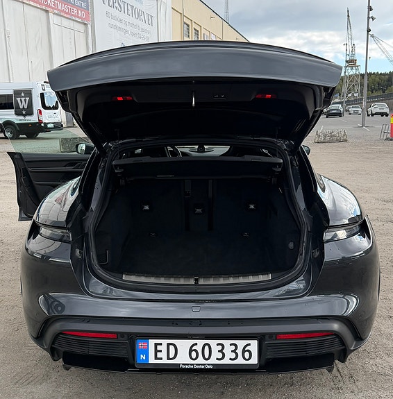 Porsche Taycan 22 of 30