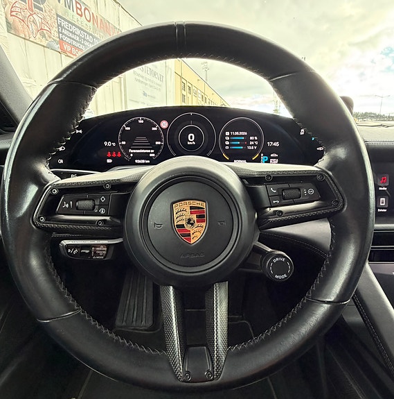 Porsche Taycan 26 of 30