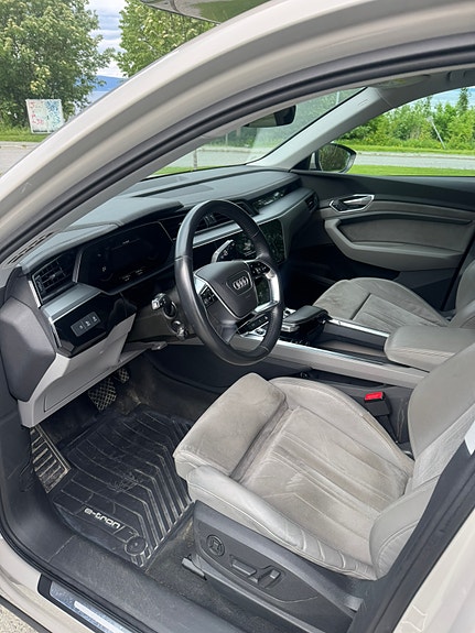 Audi e-tron 11 of 24