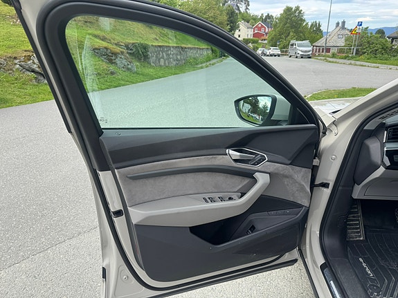 Audi e-tron 17 of 24