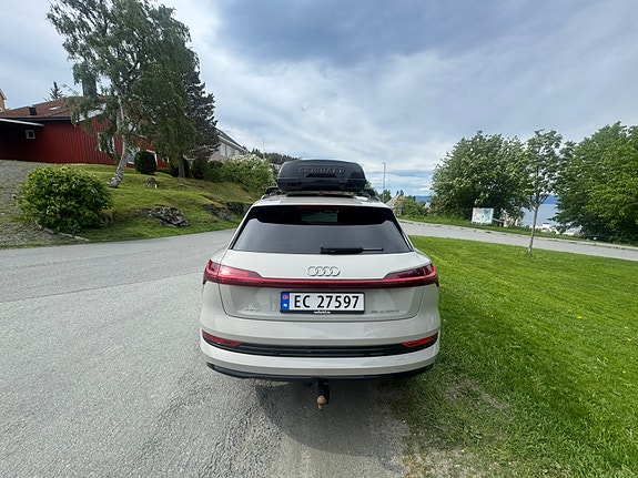 Audi e-tron 8 of 24