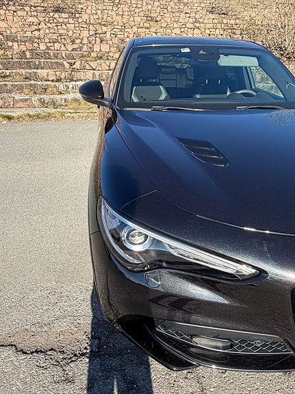 Alfa Romeo Stelvio Quadrifoglio 8 of 20