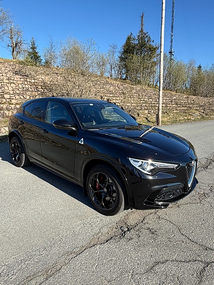 Alfa Romeo Stelvio Quadrifoglio 2 of 20